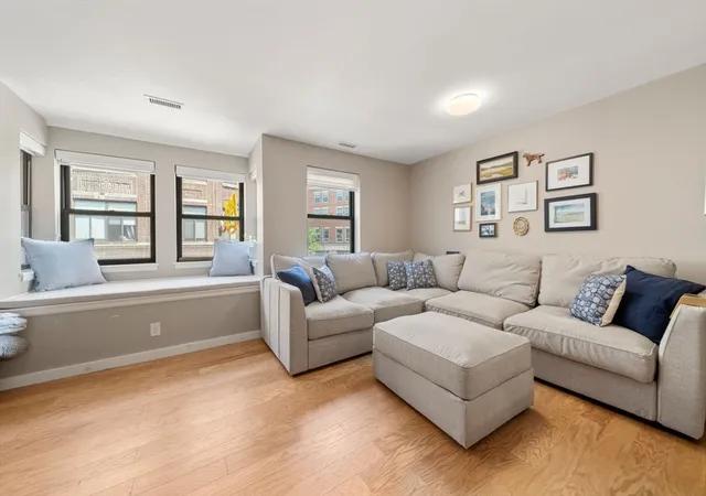 4th image of 376 Commercial St, Boston, MA 02109