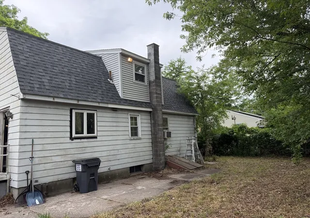 Homes for sale in Easthampton, MA | 8 Peloquin Dr, Easthampton, MA 01027 | MLS# 73540623