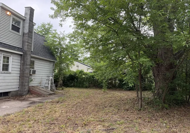 Homes for sale in Easthampton, MA | 8 Peloquin Dr, Easthampton, MA 01027 | MLS# 73540623
