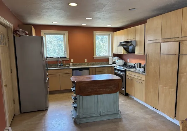 4th image of 7 Wingate St, Shrewsbury, MA 01545 | MLS# 73498756