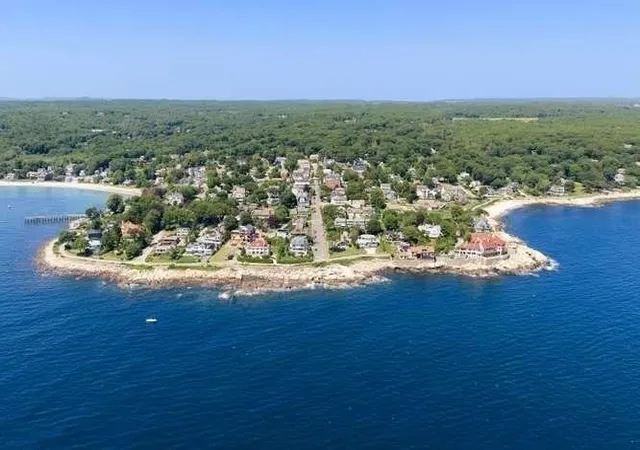 Homes for sale in Gloucester, MA | 54 Lexington Ave, Gloucester, MA 01930 | Houzeo
