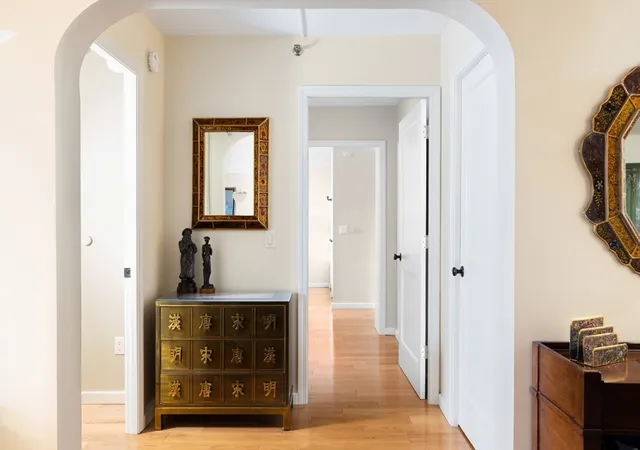 2nd image of 1731 Beacon St #402, Brookline, MA 02445 | MLS# 73510362