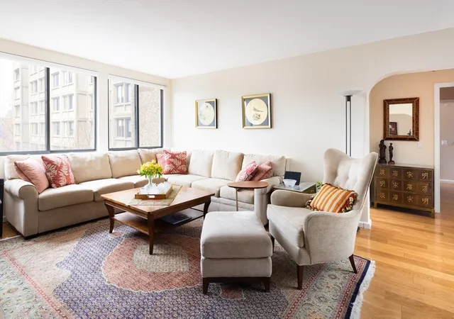 3rd image of 1731 Beacon St #402, Brookline, MA 02445 | MLS# 73510362