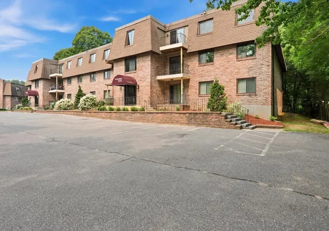 3rd image of 59 School St #B2, Northborough, MA 01532 | MLS# 73553969