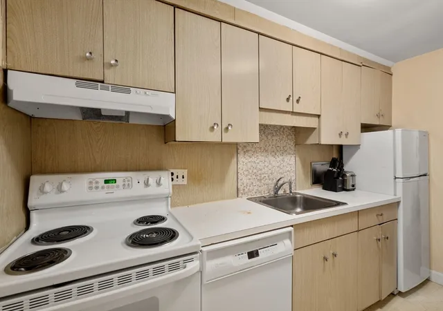 5th image of 14 Commonwealth Ct, Boston, MA 02135