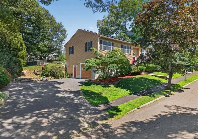 2nd image of 65 Phaeton Rock Rd, Lynn, MA 01904 | MLS# 73549815