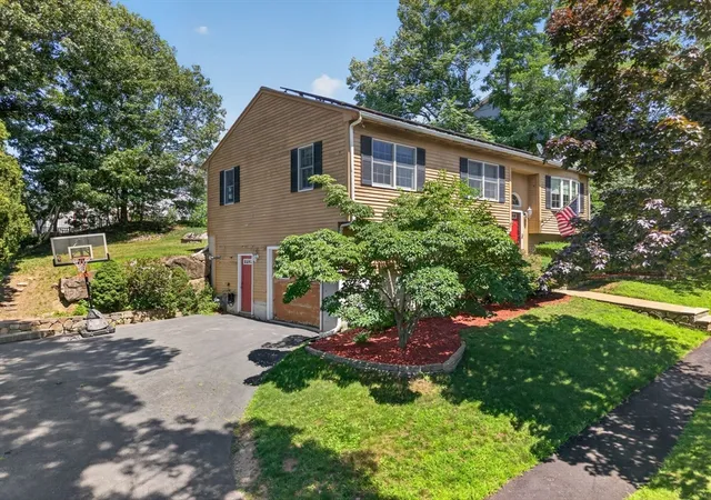 3rd image of 65 Phaeton Rock Rd, Lynn, MA 01904 | MLS# 73549815