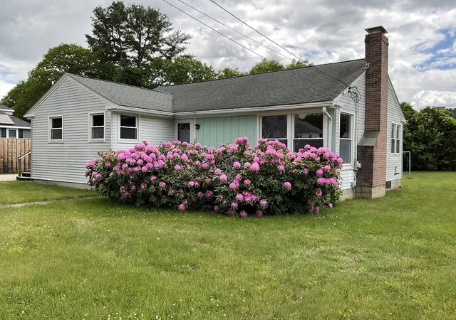 Homes for sale in Uxbridge, MA | 18 Pulaski Street, Uxbridge, MA 01569 | MLS# 73526664