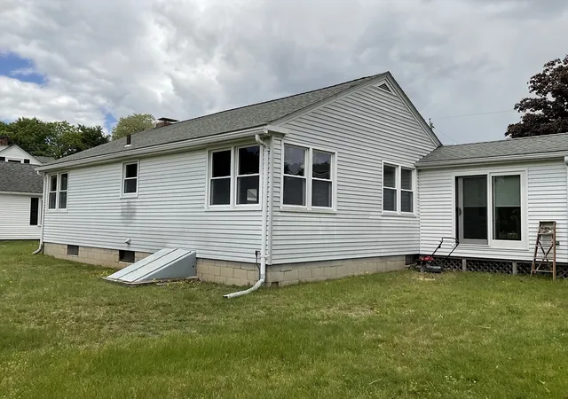 Homes for sale in Uxbridge, MA | 18 Pulaski Street, Uxbridge, MA 01569 | MLS# 73526664
