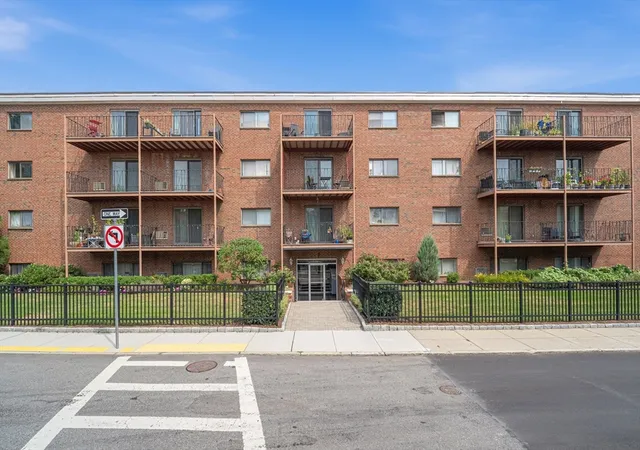 2nd image of 26 Waverly St #405, Boston, MA 02135 | MLS# 73567276