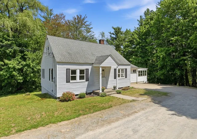1st image of 572 Massachusetts Ave, Lunenburg, MA 01462 | MLS# 73528342
