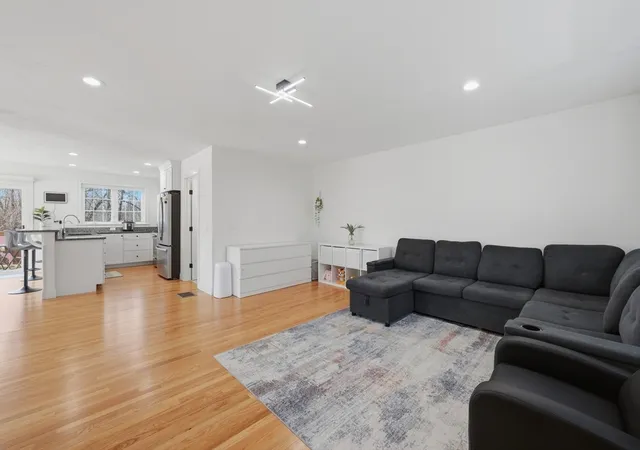 Listing Photo 5 - Condo for sale in building located at 670 Burncoat St, Worcester, MA 01606 - Unit #A