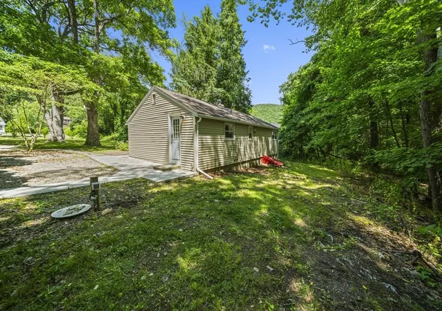 28th image of 140 Highland Ave, Russell, MA 01071 | MLS# 73540170