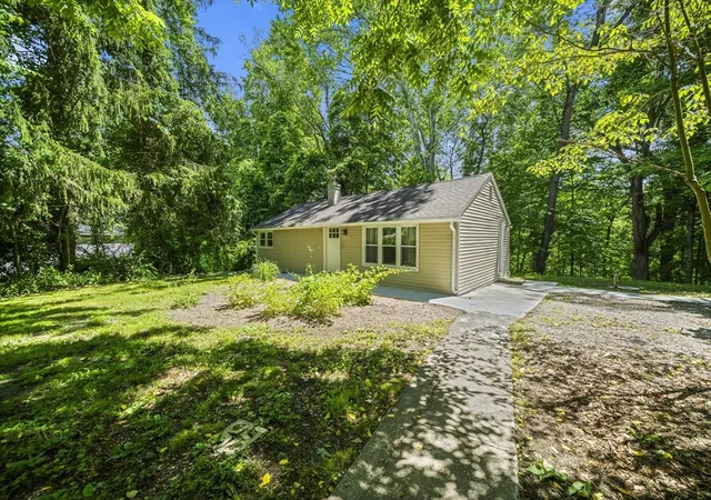 2nd image of 140 Highland Ave, Russell, MA 01071 | MLS# 73540170