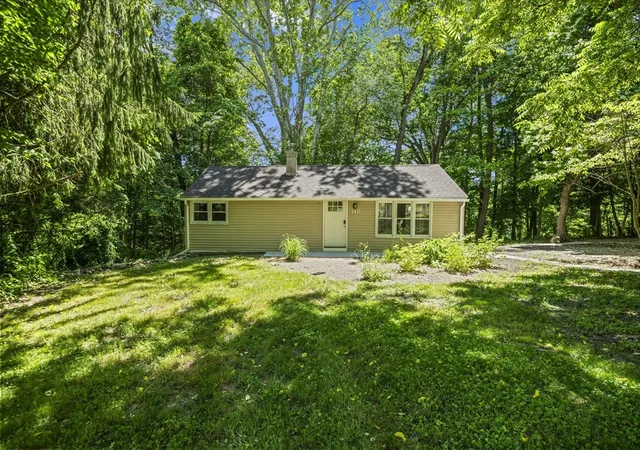 3rd image of 140 Highland Ave, Russell, MA 01071 | MLS# 73540170