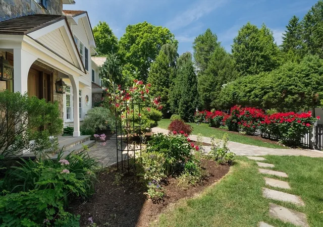 4th image of 8 Valley Road, Wellesley Hills, MA 02481 | MLS# 73540282