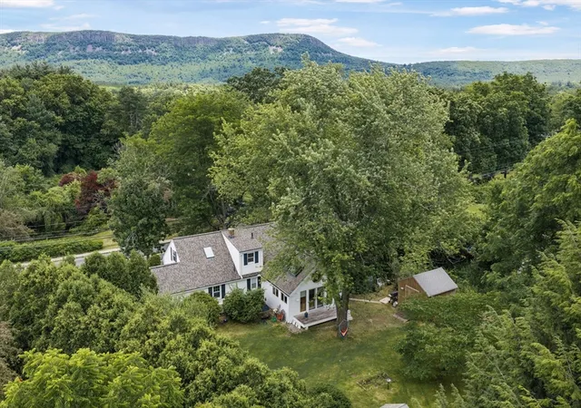 Homes for sale in Easthampton, MA | 183 Park St, Easthampton, MA 01027 | MLS# 73539802