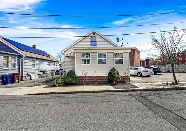 Homes for sale in Everett, MA | 14 Oak Ter, Everett, MA 02149 | MLS# 73506190