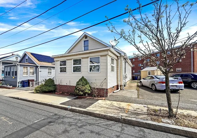 Homes for sale in Everett, MA | 14 Oak Ter, Everett, MA 02149 | MLS# 73506190