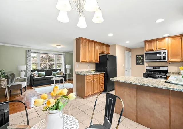 4th image of 36 Willowdale Rd #B, Tyngsboro, MA 01879 | MLS# 73541484