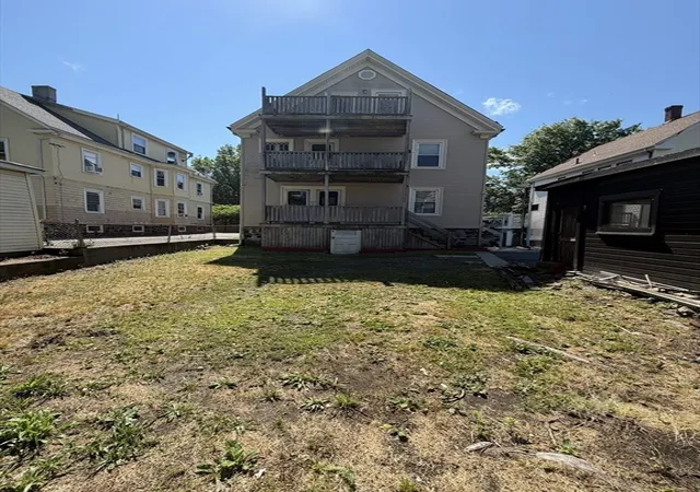 Listing Photo 5 - Condo for sale in building located at 31-33 Hollingsworth St, Lynn, MA 01902