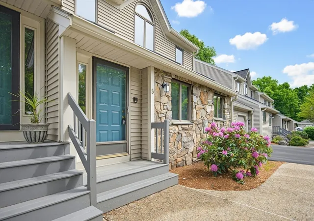 Homes for sale in Franklin, MA | 5 Magnolia Dr #5, Franklin, MA 02038 | MLS# 73523696