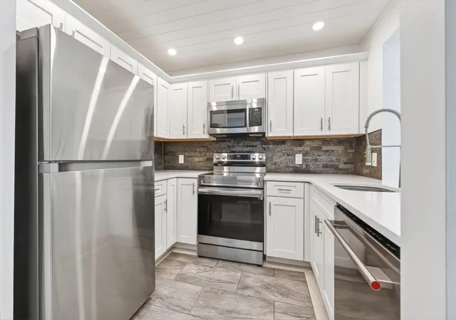 Homes for sale in Hingham, MA | 402 Tuckers Ln, Hingham, MA 02043
