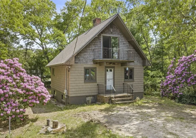 2nd image of 131 Lakeview Blvd, Plymouth, MA 02360 | MLS# 73536327