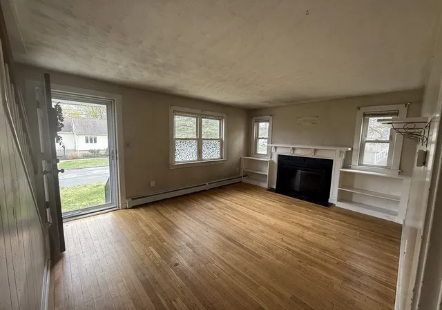5th image of 43 Manor Rd, Shrewsbury, MA 01545 | MLS# 73502560