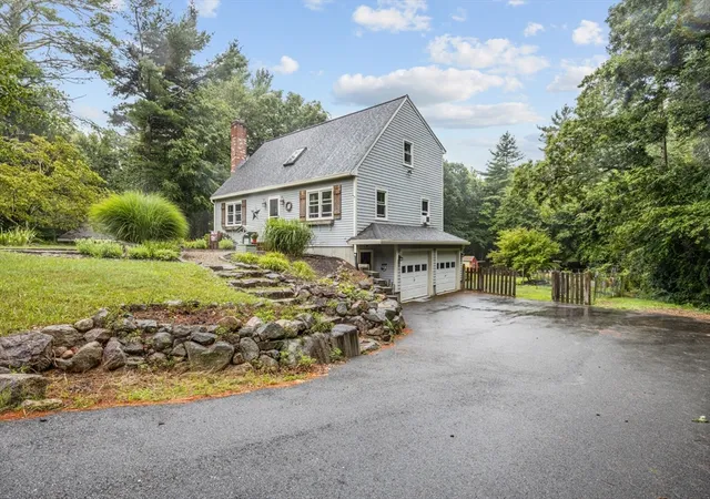 2nd image of 9 Bridle Path Lane, Middleboro, MA 02346 | MLS# 73557518