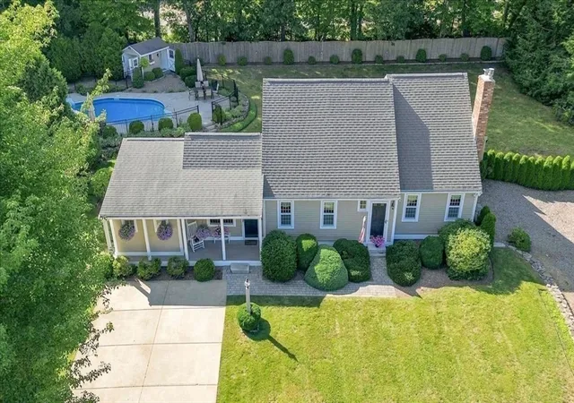 Photo 3 of Sale Pending at 3 Copper Beech Dr, Kingston, MA 02364 | MLS# 73569311 | Listing updated on 2026-09-16