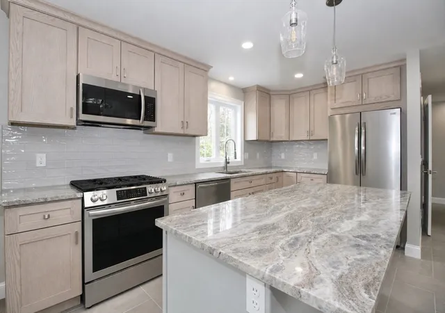 3rd image of 47 Seth Daniel Dr, New Bedford, MA 02745 | MLS# 73515794