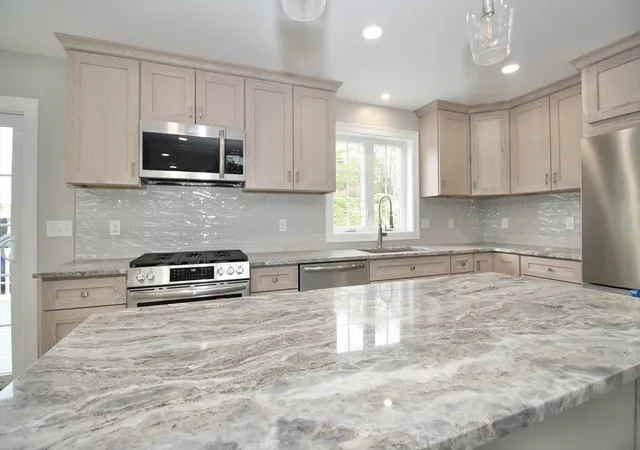 4th image of 47 Seth Daniel Dr, New Bedford, MA 02745 | MLS# 73515794