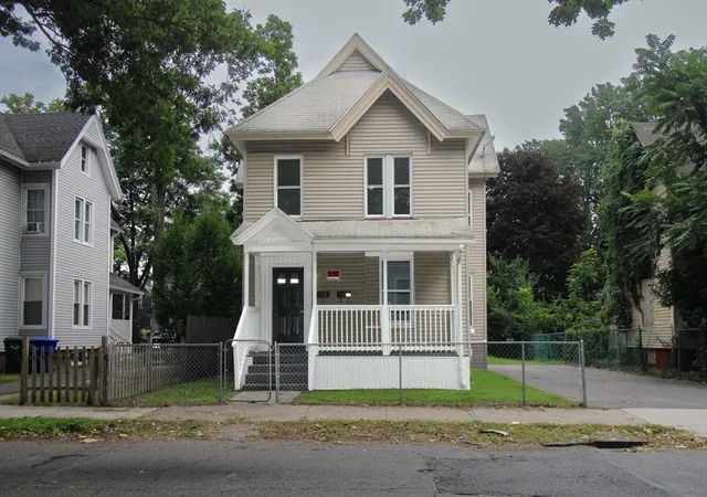 Photo 3 of Sale Pending at 129 Catharine St, Springfield, MA 01109 | MLS# 73570187 | Listing updated on 2026-09-24
