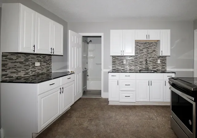 Photo 3 of Sale Pending at 129 Catharine St, Springfield, MA 01109 | MLS# 73570187 | Listing updated on 2026-09-24