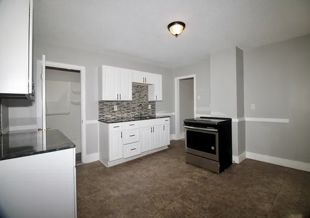 Photo 4 of Sale Pending at 129 Catharine St, Springfield, MA 01109 | MLS# 73570187 | Listing updated on 2026-09-24