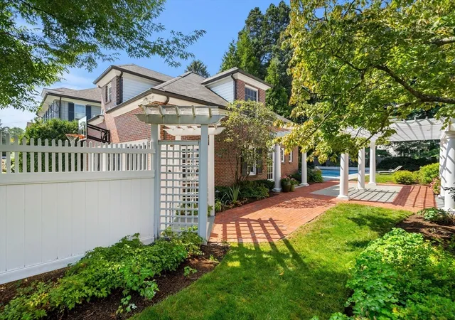 Photo 3 of Sale Pending at 20 Foxcroft Rd, Winchester, MA 01890 | MLS# 73431361 | Listing updated on 2025-09-22