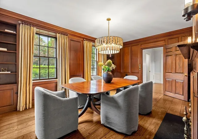 Photo 4 of Sale Pending at 20 Foxcroft Rd, Winchester, MA 01890 | MLS# 73431361 | Listing updated on 2025-09-22