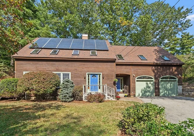 Photo 3 of Sale Pending at 28 Foster St, Beverly, MA 01915 | MLS# 73435067 | Listing updated on 2025-12-09