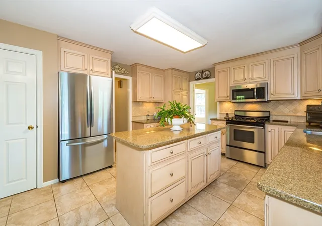 Homes for sale in Holliston, MA | 157 Rolling Meadow Dr, Holliston, MA 01746 | MLS# 73524755