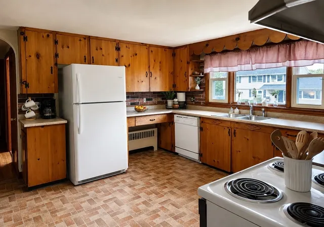 Photo 4 of Single family home for sale at 11 Sunnyside Ter, South Grafton, MA 01560 | MLS# 73559916 | Listing updated on 2026-09-13