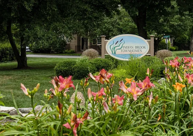 2nd image of 11 Rosewood Ln #11, Hopkinton, MA 01748 | MLS# 73560447