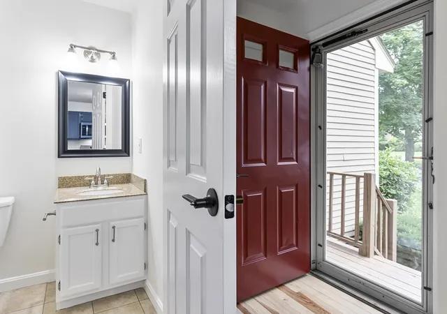 3rd image of 11 Rosewood Ln, Hopkinton, MA 01077