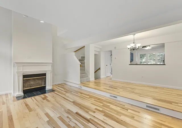 5th image of 11 Rosewood Ln, Hopkinton, MA 01077