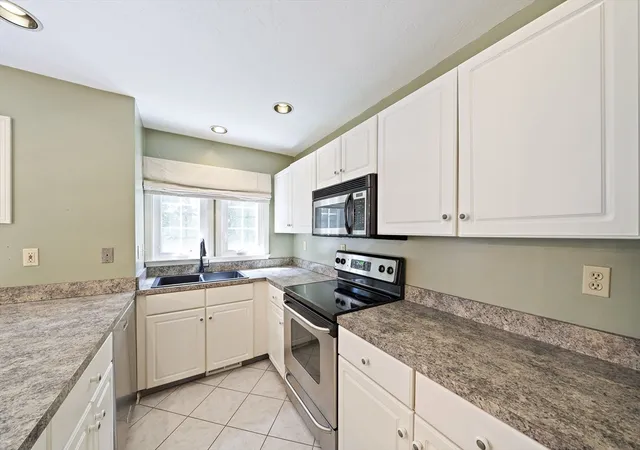 3rd image of 501 Auburn St #402, Whitman, MA 02382 | MLS# 73528421