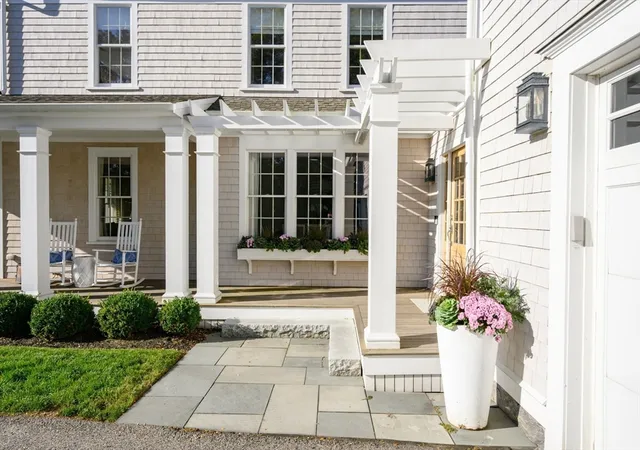 3rd image of 8 Maryknoll Dr, Hingham, MA 02043 | MLS# 73556555