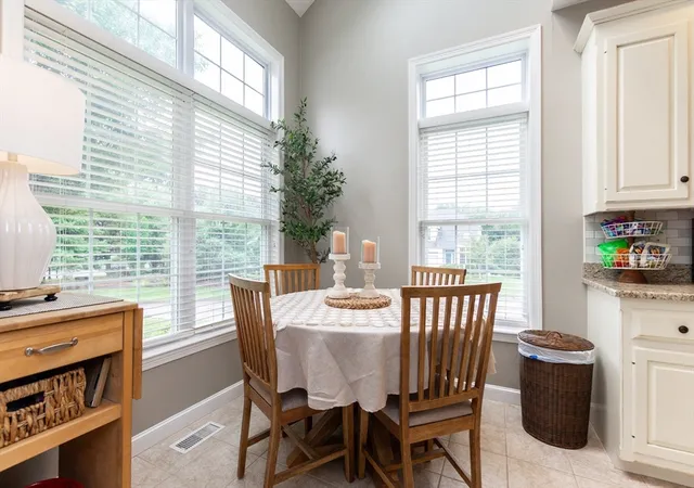 5th image of 4 Kingson Ln #1, Medway, MA 02053 | MLS# 73566999