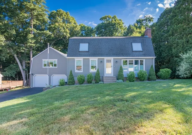 Homes for sale in Westfield, MA | 7 Stuart Pl, Westfield, MA 01085 | MLS# 73541018