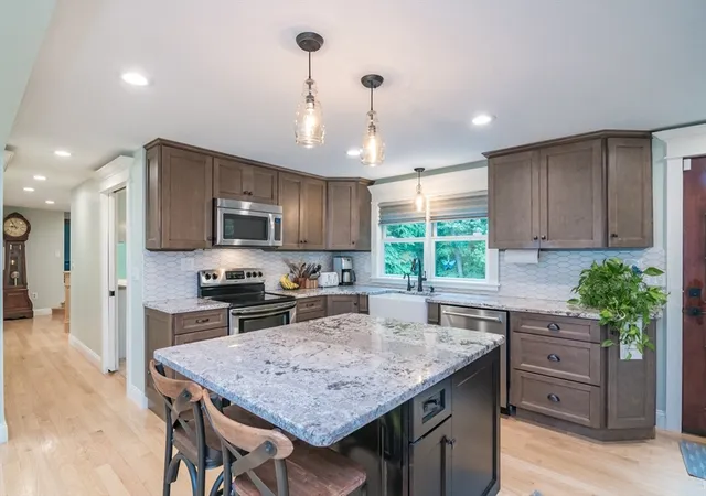 Homes for sale in Westfield, MA | 7 Stuart Pl, Westfield, MA 01085 | MLS# 73541018