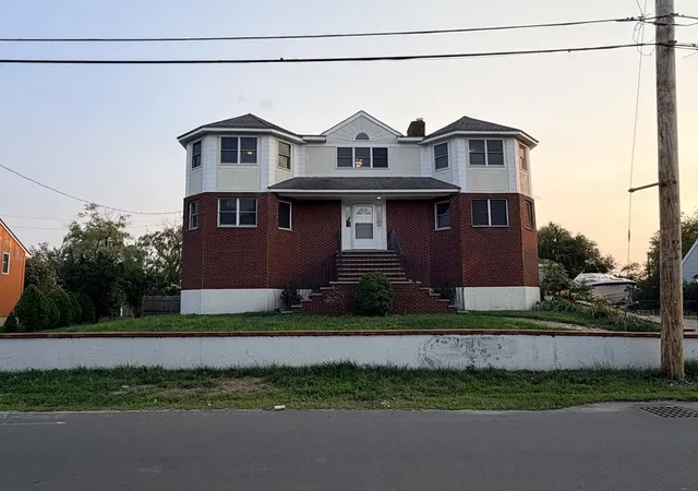 2nd image of 29 Newport Rd, Hull, MA 02045 | MLS# 73564824